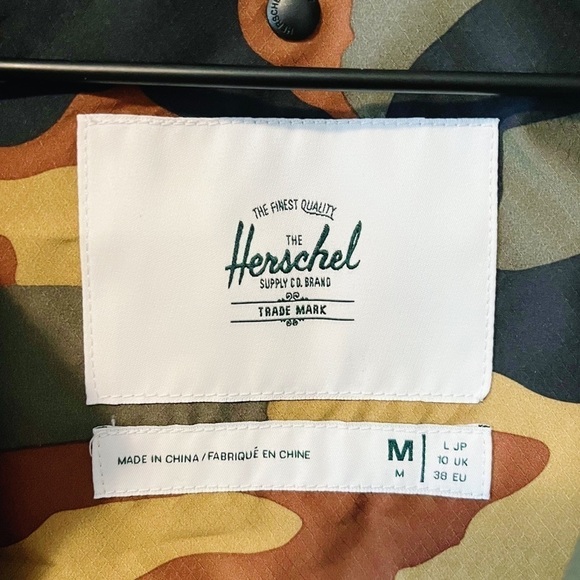 Herschel NWT Women’s Voyage Long Coach Jacket Woodland Camo Print Size Medium - Picture 8 of 15